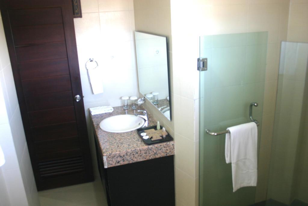 Royal Mamberamo Hotel Sorong Bilik gambar