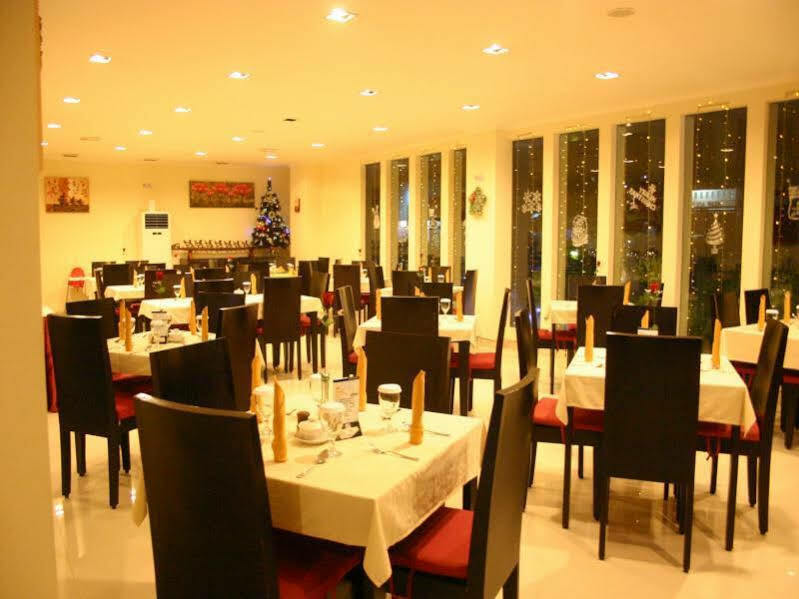 Royal Mamberamo Hotel Sorong Luaran gambar